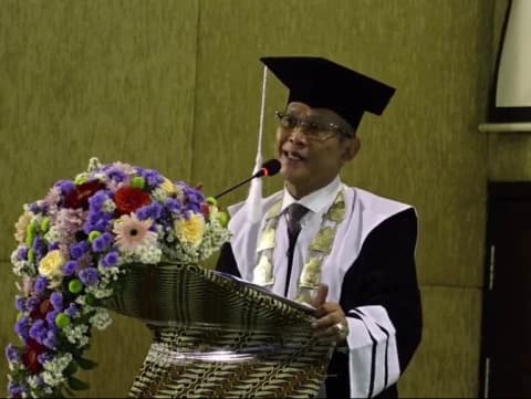 Makna Pemindahan Kucir dari Kiri ke Kanan Saat Wisuda menurut Prof Mukri