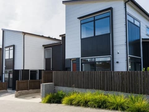 Hukum Menjual Properti yang Dibangun di Atas Tanah Wakaf