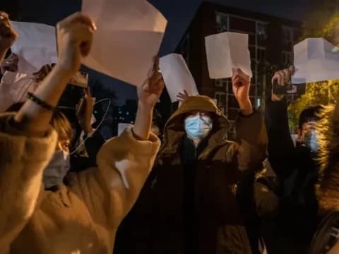 Usai Kebakaran di Urumqi, Protes Pembatasan Covid-19 di China Meluas