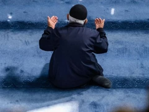 Khutbah Jumat: Muhasabah di Awal Tahun, Menata Hidup dengan Ketakwaan