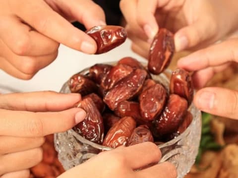 Khutbah Jumat: Menjadikan Ramadhan sebagai Madrasah Ketakwaan