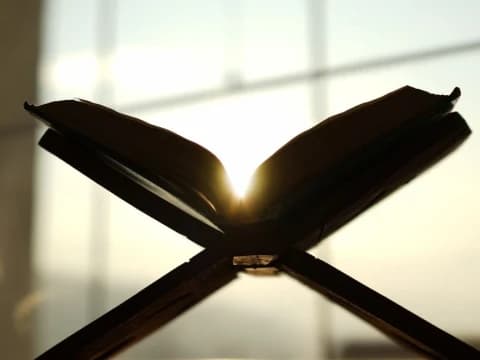 Khutbah Jumat: Pengaruh Al-Qur’an dalam Kehidupan Manusia