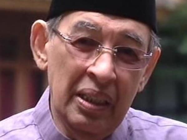 Pandangan Prof Quraish Shihab Soal Pria Tendang Sesajen di Semeru