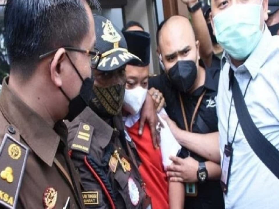 Death sentence handed down for rapist of 13 students