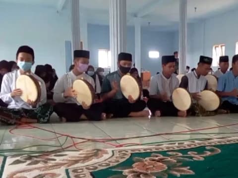 Tidak Mungkar, Ini Hukum Memainkan Rebana dalam Masjid