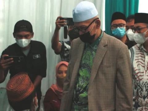 Ketika Santri Divaksin di Hadapan Rais 'Aam