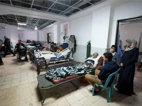 Palestina Krisis Kesehatan Parah, Hanya Lima Dokter Bertahan di RS Al-Aqsa Gaza