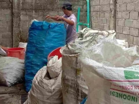 Jutaan Rupiah Dihasilkan dari Pengolahan Sampah Pesantren Tebuireng