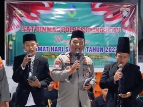 Saat Polisi Pringsewu Fasih Lantunkan Bait Kitab Alfiyah di Hari Santri