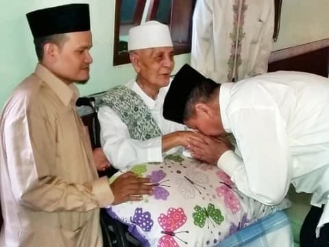 Hari Santri 2023: Adab Santri terhadap Keluarga Kiai