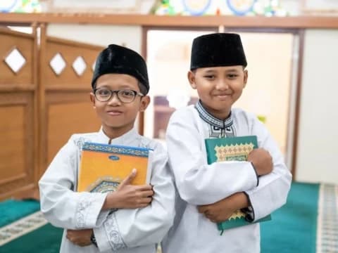Hari Santri 2023: Adab Santri terhadap Kitab dan Buku