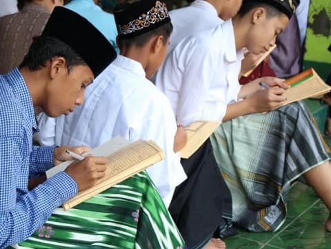 Berkah Manut Kiai, Santri Futuh Setelah 20 Tahun Mondok