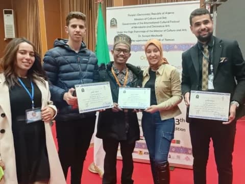 2 Kaligrafer Santri Raih Prestasi Internasional di Brunei dan Aljazair