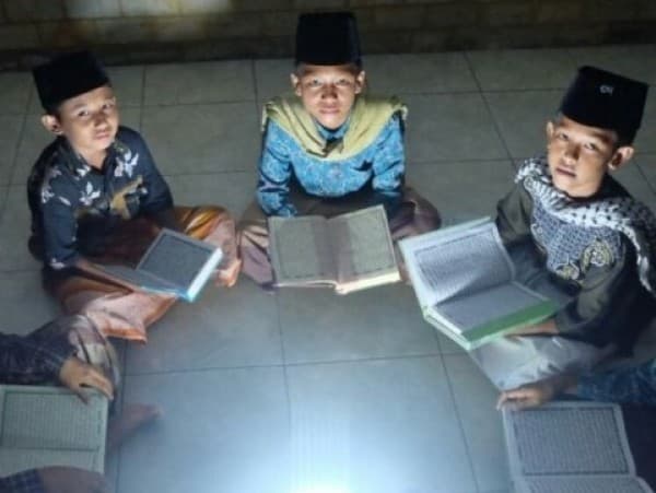 Mengapa Santri Pesantren NU Sulit Didoktrin Jadi Teroris?