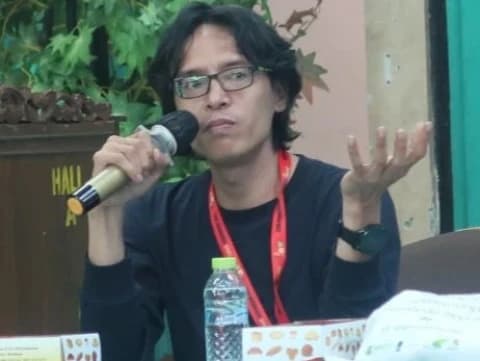 Beberkan Kondisi Demokrasi di Indonesia, Savic Ali: Masalahnya Ada di Oligarki