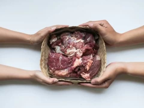 Saat Abdullah bin Umar Bagikan Daging Kurban Untuk Seorang Yahudi