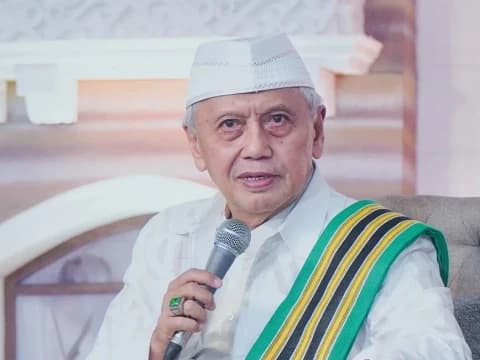 Kepada Santri, Kiai Chalwani Tegaskan Ngajar di Kampung Lebih Sulit daripada di Pesantren