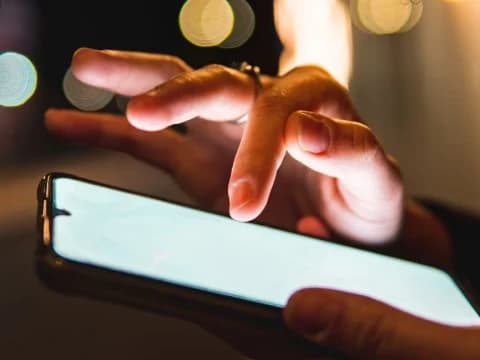 Khutbah Jumat: Bijak Bermedia Sosial, Hindari Scrolling Berlebihan