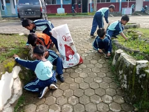 Menjaga Rumah Ciptaan Tuhan: Pendidikan Iman dan Aksi Ekologis dari Lereng Slamet hingga Kota Depok