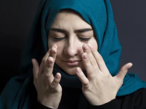 Bolehkah Wanita Iddah Keluar Rumah untuk Melayat Jenazah Ibunya? Begini Jawaban Bahtsul Masail FMPP