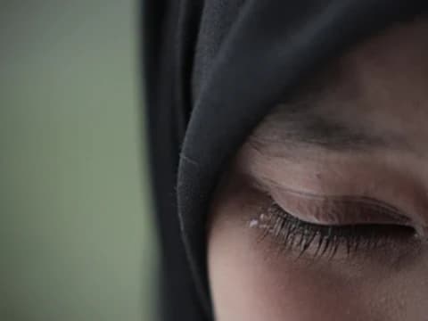 Hukum Menangis saat Berpuasa