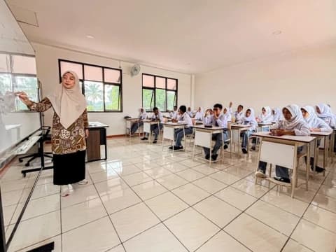 Guru Dituntut Profesional tapi Kesejahteraan Dinilai Belum Berkeadilan