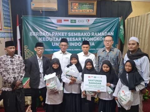 NU Care-LAZISNU dan Kedutaan Besar Tiongkok Salurkan 1.000 Paket Sembako