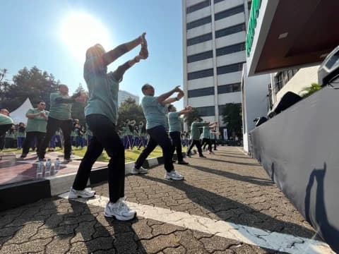 Sambut Hari Santri 2024, Kemenag Gelar Senam Sehat Bareng Santri dan Masyarakat