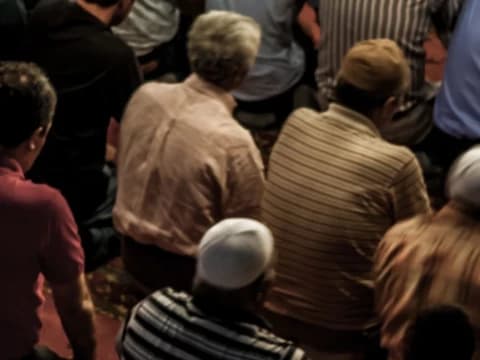 Hukum Shalat Sendiri saat Shalat Jamaah Berlangsung di Tempat yang Sama