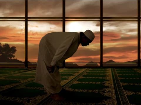 Viral Salah Lakukan Gerakan Shalat: Ini Kajian Fiqihnya