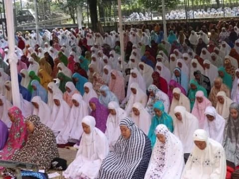 Beda Pendapat Ulama soal Baca al-Fatihah dalam Shalat