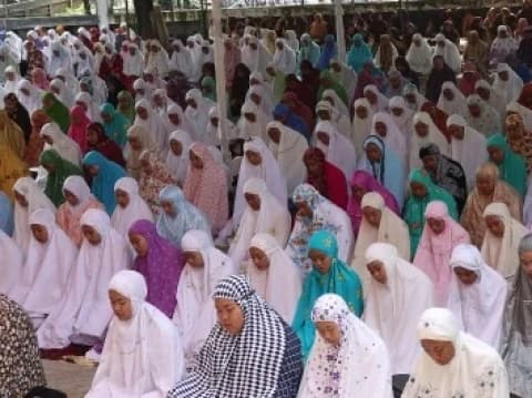 Hukum Perempuan Menjadi Khatib Shalat Id