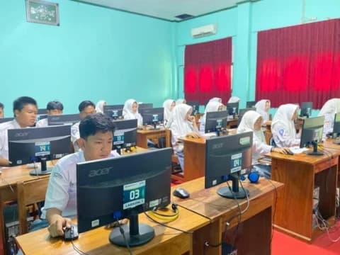 Mendikdasmen Akui Banyak Kendala Teknis dalam Pelaksanaan TKA 2025