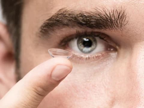 Puasa Pakai Softlens, Batalkah?