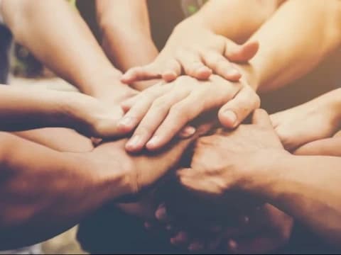 Khutbah Jumat: Membangun Solidaritas untuk Kemaslahatan Bersama