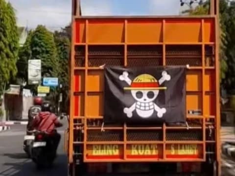 Tuntutan Tak Diakomodasi, Sopir Truk Pasang Bendera One Piece di Momen Agustusan Nanti