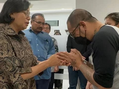 Sri Mulyani dan Gus Yaqut Jenguk David di RS Mayapada Kuningan