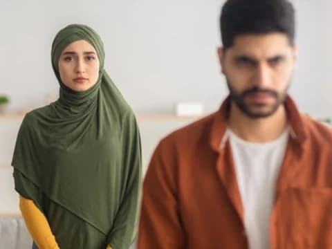 Suami Tak Beri Nafkah Lahiriah Selama Sebulan, Apa Hukumnya?