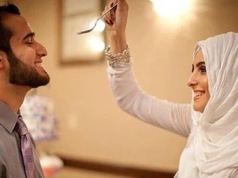 Hukum Cukur Alis Wanita Bersuami