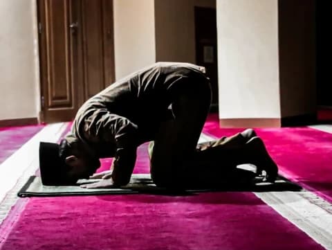 Hukum Sujud Syukur saat Peringatan Kemerdekaan