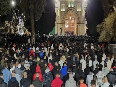 35 Ribu Warga Palestina Shalat Tarawih di Masjid Al-Aqsa Meski Dibatasi Israel