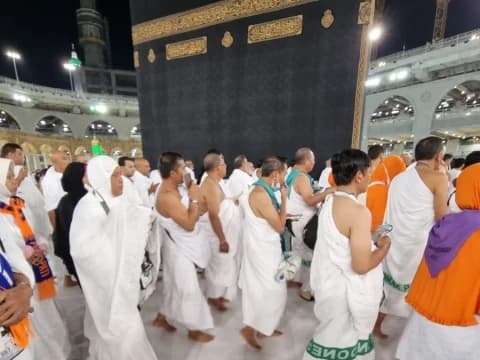 Hukum Lari-lari Kecil saat Tawaf di Masjidil Haram