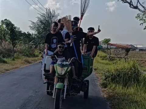 Orasi dan Aksi Teatrikal Santri Annuqayah Sumenep Suarakan Antisampah