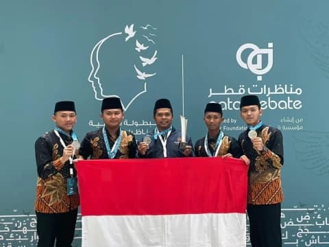 Kisah Santri Al-Hikmah 2 Brebes Juarai Lomba Debat Bahasa Arab di Qatar