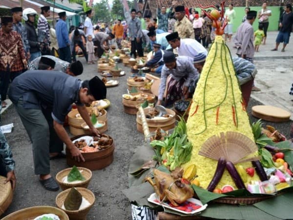 Khutbah Jumat: Islam dan Tradisi Lokal