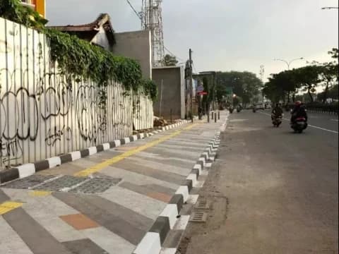 Hukum Berkendara Lewat Trotoar Jalan