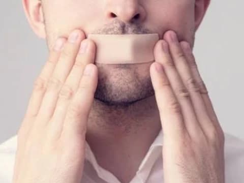 Khutbah Jumat: Agar Tak Menyulut Permusuhan, Puasa Komentar di Media Sosial