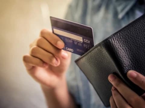 Dalil Penangguhan Hak Kelola Harta dalam Fiqih Islam