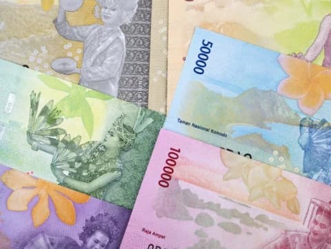 Hukum Menyedekahkan Uang Temuan