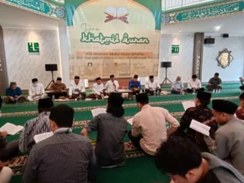 Uninus Bandung Rutinkan Kegiatan Khotmil Qur’an Berjamaah